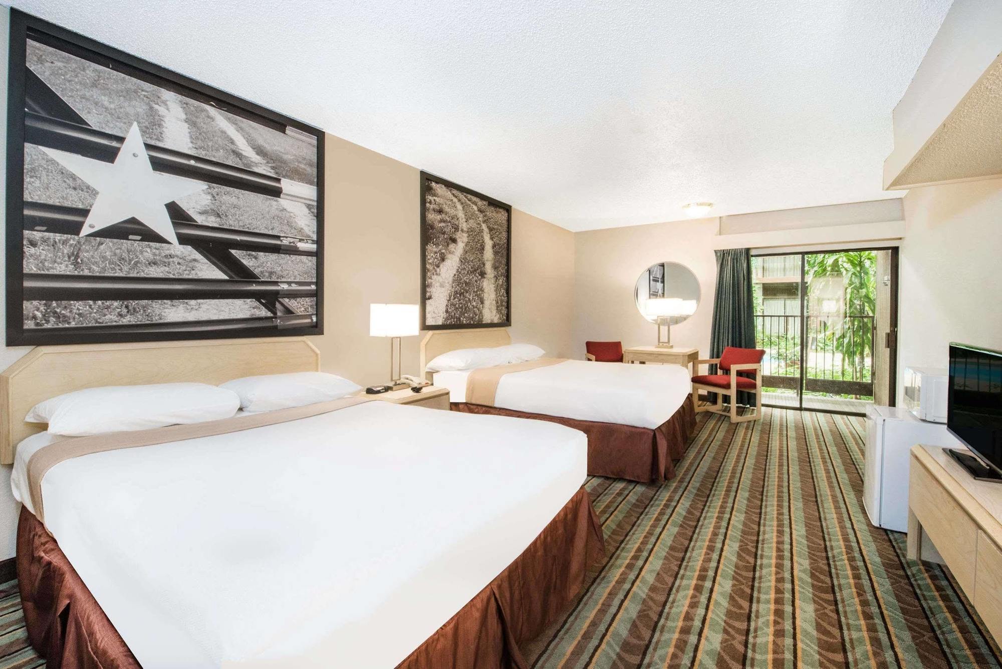 Super 8 By Wyndham Ozona Hotel Ngoại thất bức ảnh